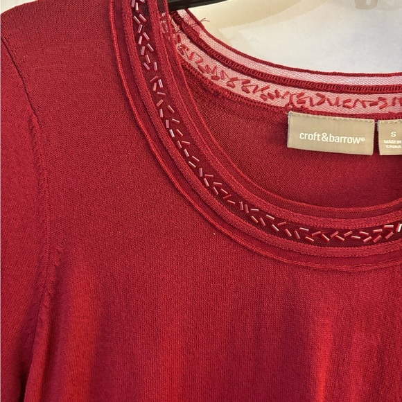 Croft & barrow Wine Beaded Women's Knit sweater Top sz small - Picture 3 of 4